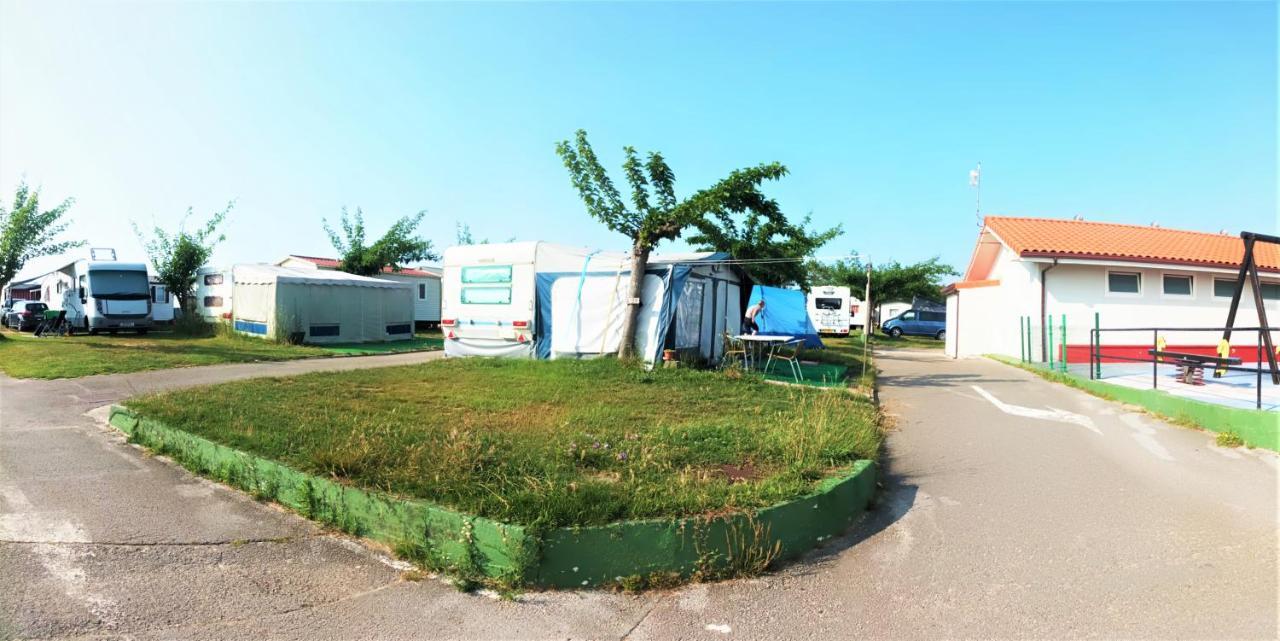 Camping Derby ลอเรโด ภายนอก รูปภาพ