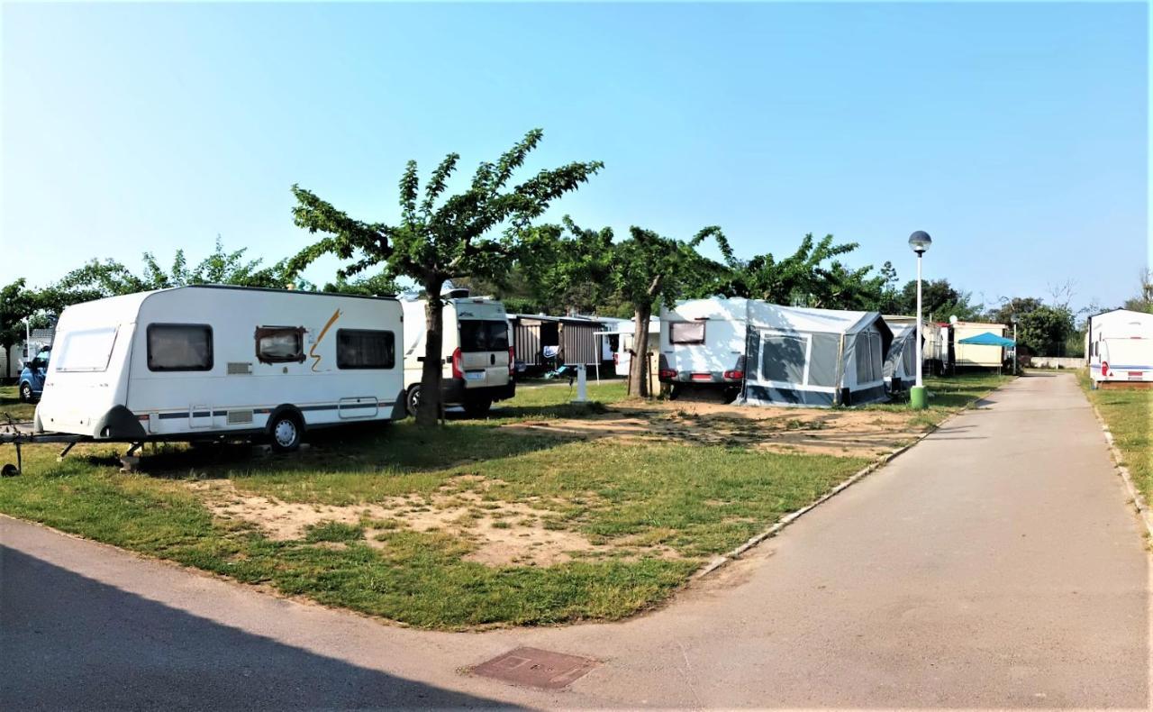 Camping Derby ลอเรโด ภายนอก รูปภาพ